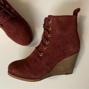Diba Size 6.5 Burgundy Red Suede Wedge Heel Boots NEW WITHOUT BOX